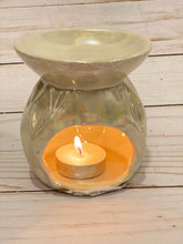 Load image into Gallery viewer, Diamond Embossed Tea Light Warmer